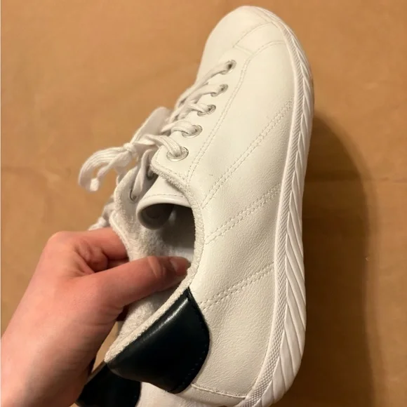 Tommy Bahama White Sneakers with Black Heel - Picture 6 of 6